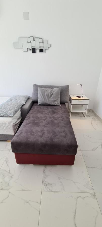 Babylon Tourist Apartments เบนัลมาเดนา ภายนอก รูปภาพ